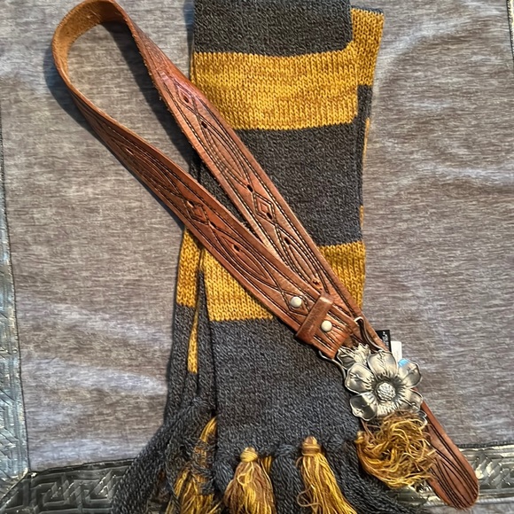 Ladies scarf & belt - Picture 1 of 3